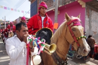 Lunes 19 de enero del 2014. Venustiano Carranza. Los indígenas tsotsiles de La Antigua San Bartolome de los Llanos (Venustiano Carranza) recorren en procesión las calles principales de esta comunidad de la depresión central de Chiapas para posteriormente 