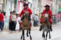 Martes 19 de enero del 2016. Venustiano Carranza. Los Carrerantes.  El recorrido que se realiza a las iglesias de San Pedro y San Sebastián por los indígenas tsotsiles llena de colorido las calles de la localidad conocida como La Antigua San Bartolomé de 
