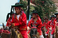 Vernes 24 de agosto del 2012. Venstiano Carranza, Chiapas. “Los Carrerantes”. Los indigenas tsotsiles recorren las calles durante las fiestas pratornales de la comunidad durante los meses de enero, abril y agosto siendo la fiesta de San Bartolome una de l Vernes 24 de agosto del 2012. Venstiano Carranza, Chiapas. “Los Carrerantes”. Los indigenas tsotsiles recorren las calles durante las fiestas pratornales de la comunidad durante los meses de enero, abril y agosto siendo la fiesta de San Bartolome una de l