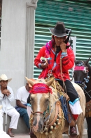 Vernes 24 de agosto del 2012. Venstiano Carranza, Chiapas. “Los Carrerantes”. Los indigenas tsotsiles recorren las calles durante las fiestas pratornales de la comunidad durante los meses de enero, abril y agosto siendo la fiesta de San Bartolome una de l