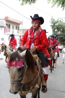 Martes 19 de enero del 2016. Venustiano Carranza. Los Carrerantes. El recorrido que se realiza a las iglesias de San Pedro y San Sebastián por los indígenas tsotsiles llena de colorido las calles de la localidad conocida como La Antigua San Bartolomé de l