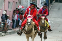 Viernes 24 de agosto del 2012. Venustiano Carranza, Chiapas. “Los Carrerantes”. Los indígenas tsotsiles recorren las calles durante las fiestas patronales de la comunidad durante los meses de enero, abril y agosto siendo la fiesta de San Bartolomé una de 