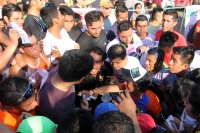 Domingo 5 de febrero del 2017. Tuxtla Gutiérrez. Los corredores protestan y exigen la entrega de las insuficientes medallas conmemorativas de la carrera organizada por el Congreso Local durante las celebraciones del aniversario de la Constitución Mexicana