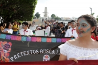 Jueves 24 de octubre del 2019. Tuxtla Gutiérrez. Bellas catrinas y jóvenes espantos pintan de negro y alegría la avenida central