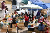 Viernes 4 de marzo. Los jovenes pepenadores del la Central de Abastos de la ciudad de Tuxtla Gutiérrez conviven en las mañanas donde toman un descanzo para tomar alimentos que provee la Asociación Mexicana de Bancos de Alimentos.
