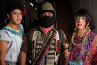 Martes 13 de enero del 2015. Chiapa de Corzo. Durante la segunda salida de Chuntaes, los danzantes recorren las calles personificando y satirizando personajes públicos para llenar las calles de alegría y colorido en el inicio en la Fiesta Grande de Chiapa