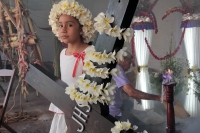 Viernes 30 de marzo del 2018. Chiapa de Corzo. Los Chamales de la Ribera del rí­o Grande. Las ofrendas de flores de mayo, de coyol y bugambilias son trasladadas en procesión hacia la iglesia de Santo Domingo donde Los Chamales son usados en la elaboracií