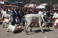 Miércoles 10 de febrero del 2016. San Juan Chamula. La ceremonia del Kinta Jimultik o Fuego Nuevo es la celebración que los indígenas tsotsiles realizan al inicio de la cuaresma donde los rituales costumbristas asombran a los visitantes de esta localidad 