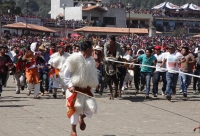 Miércoles 10 de febrero del 2016. San Juan Chamula. La ceremonia del Kinta Jimultik o Fuego Nuevo es la celebración que los indígenas tsotsiles realizan al inicio de la cuaresma donde los rituales costumbristas asombran a los visitantes de esta localidad 