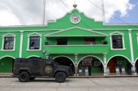 Sábado 23 de julio del 2016. San Juan Chamula. Elementos de las corporaciones policiacas resguardan la plaza de San Juan después de enfrentamiento donde murieran autoridades de este municipio cuando los parajes y comunidades exigían los recursos económico