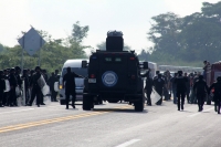 Viernes 21 de octubre del 2016. Tuxtla Gutiérrez. La presencia policiaca es una constante en la caseta de cobro cuando las manifestaciones sociales intentan acercarse a la capital del estado donde intentan exigir a la administración estatal el cumplimient