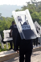 Viernes 21 de octubre del 2016. Tuxtla Gutiérrez. La presencia policiaca es una constante en la caseta de cobro cuando las manifestaciones sociales intentan acercarse a la capital del estado donde intentan exigir a la administración estatal el cumplimient
