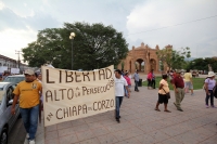 Jueves 17 de agosto del 2017. Chiapa de Corzo. Los familiares de los detenidos por los enfrentamientos durante la llegada de EPN a Chiapa de Corzo se manifiestan acompañados de organizaciones sociales y magisteriales esta tarde.