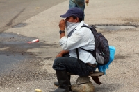 Viernes 31 de agosto del 2012.Ixtapa, Chiapas. Indígenas de la comunidad Chigtón mantienen bloqueada la carretera que conduce la ciudad de Tuxtla Gutiérrez hacia Villahermosa en el tramo carretero entre las ciudad de Ixtapa y Bochil. Exigen la liberación 