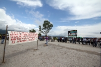 Viernes 31 de agosto del 2012.Ixtapa, Chiapas. Indígenas de la comunidad Chigtón mantienen bloqueada la carretera que conduce la ciudad de Tuxtla Gutiérrez hacia Villahermosa en el tramo carretero entre las ciudad de Ixtapa y Bochil. Exigen la liberación 