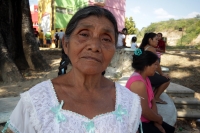 Martes 9 de diciembre del 2014. Tuxtla Gutiérrez. Los niños desplazados de la comunidad de Chigtón se reúnen en un jardín de un centro habitacional en Chiapa de Corzo donde reciben clases en un grupo escolar al aire libre mientras que los adultos expresan