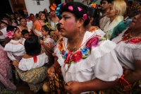 Sábado 14 de enero del 2017. Chiapa de Corzo. Las Chuntá son personajes vestidos a la usanza de las mujeres indígenas de la de presión central de Chiapas quienes recorren las calles de esta colonial ciudad de la ribera del rio Grijalva gritando vivas y ba