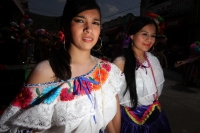 Lunes 7 de marzo. Los danzantes del Caranval Zoque coiteco recorren las calles de Ocosocuautla bailando y gritando dentro de la guerra de talco que caracteriza a esta fiesta de la depresión central del estado de Chiapas.