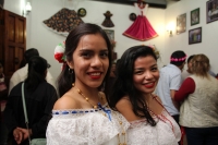 Domingo 8 de enero del 2017. Chiapa de Corzo.  Las Chuntá gritan y bailan al entrar la noche en las calles de esta comunidad de la ribera del Grijalva anunciando el inicio de la Fiesta Grande Chiapas.