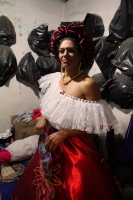 Domingo 8 de enero del 2017. Chiapa de Corzo. Las Chuntá gritan y bailan al entrar la noche en las calles de esta comunidad de la ribera del Grijalva anunciando el inicio de la Fiesta Grande Chiapas. Domingo 8 de enero del 2017. Chiapa de Corzo. Las Chuntá gritan y bailan al entrar la noche en las calles de esta comunidad de la ribera del Grijalva anunciando el inicio de la Fiesta Grande Chiapas.