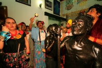 Domingo 8 de enero del 2017. Chiapa de Corzo.  Las Chuntá gritan y bailan al entrar la noche en las calles de esta comunidad de la ribera del Grijalva anunciando el inicio de la Fiesta Grande Chiapas.