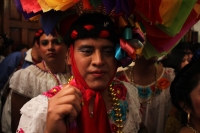 Domingo 8 de enero del 2017. Chiapa de Corzo.  Las Chuntá gritan y bailan al entrar la noche en las calles de esta comunidad de la ribera del Grijalva anunciando el inicio de la Fiesta Grande Chiapas.
