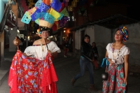 Domingo 8 de enero del 2017. Chiapa de Corzo.  Las Chuntá gritan y bailan al entrar la noche en las calles de esta comunidad de la ribera del Grijalva anunciando el inicio de la Fiesta Grande Chiapas.