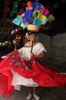 Domingo 8 de enero del 2017. Chiapa de Corzo.  Las Chuntá gritan y bailan al entrar la noche en las calles de esta comunidad de la ribera del Grijalva anunciando el inicio de la Fiesta Grande Chiapas.
