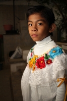 Jueves 8 de enero del 2014. Chiapa de Corzo. Las Chuntaes. Los danzantes vestidos a la usanza de las mujeres de la depresión central de Chiapas bailan y gritan en las calles de esta comunidad ribereña haciendo el llamado a la fiesta, algarabía y arrechura