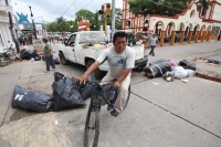 Jueves 27 de septiembre del 2012. Cintalapa de Figueroa, Chiapas. La comunidad de Cintalapa, como muchas en el estado sufre del abandono de las obras públicas y de sus autoridades locales, mientras que los trabajadores cierran calles y bloquean las avenid