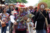 Martes 24 de mayo del 2016. Suchiapa. La Danza del Calalá es representada por los jóvenes de la comunidad quienes recorren las ermitas gritando y acompañando las ofrendas en las fiestas patronales del Corpus Christi.