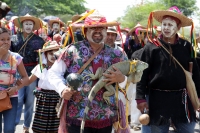 Martes 24 de mayo del 2016. Suchiapa. La Danza del Calalá es representada por los jóvenes de la comunidad quienes recorren las ermitas gritando y acompañando las ofrendas en las fiestas patronales del Corpus Christi.