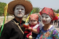 Martes 24 de mayo del 2016. Suchiapa. La Danza del Calalá es representada por los jóvenes de la comunidad quienes recorren las ermitas gritando y acompañando las ofrendas en las fiestas patronales del Corpus Christi.