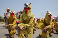Martes 24 de mayo del 2016. Suchiapa. La Danza del Calalá es representada por los jóvenes de la comunidad quienes recorren las ermitas gritando y acompañando las ofrendas en las fiestas patronales del Corpus Christi.