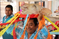 Jueves 2 de marzo del 2017. Ocosocuautla de Espinosa. El carnaval Zoque coiteco termina este día cuando los caporales entregan una cabeza de cerdo en el cohuina donde se realiza el baile de agradecimiento por el servicio prestado durante los días de feste