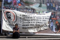 Viernes 2 de diciembre. Ixtapa se manifiesta en el Edificio del Gobierno Estatal.