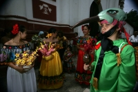 La danza del Colibrí o del Bourroncito, es nuevamente interpretada en la colonial ciudad de Chiapa de Corzo, después de estar considerada como “perdida” dentro de la tradición de los indígenas chiapanecas.   Según los investigadores existen referentes epi