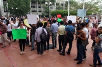Lunes 04 de agosto del 2014. Tuxtla Gutiérrez. Colonos desalojados en el oriente norte de Tuxtla exigen la presencia del Presidente Municipal para exigir su reubicación o el retorno a estos asentamientos.