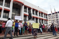 Lunes 04 de agosto del 2014. Tuxtla Gutiérrez. Colonos desalojados en el oriente norte de Tuxtla exigen la presencia del Presidente Municipal para exigir su reubicación o el retorno a estos asentamientos.