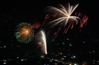 Miércoles 22 de enero del 2014. Chiapa de Corzo. El espectáculo de fuegos artificiales sobre el ]rio Grande visto desde el mirador de San Gregorio en Chiapa de Corzo.