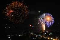 Miércoles 22 de enero del 2014. Chiapa de Corzo. El espectáculo de fuegos artificiales sobre el ]rio Grande visto desde el mirador de San Gregorio en Chiapa de Corzo.