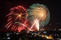 Miércoles 22 de enero del 2014. Chiapa de Corzo. El espectáculo de fuegos artificiales sobre el ]rio Grande visto desde el mirador de San Gregorio en Chiapa de Corzo.