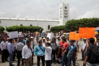 Lunes 4 de septiembre del 2017. Tuxtla Gutiérrez. Elementos policiacos resguardan las calles de la ciudad mientras que los comuneros de Nicolás Ruí­z marchan sobre la Avenida Central y se manifiestan bloqueando las calles del primer cuadro de la ciudad.