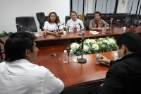 Jueves 13 de febrero del 2014. Tuxtla Gutiérrez. Representantes del cabildo tuxtleco se reúnen con  miembros de la comunidad trans género para plantear el término de la aplicación del reglamento municipal sobre la prostitución en el primer cuadro de la ci