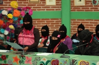 Miércoles 27 de diciembre del 2017. San Cristóbal de las Casas. Las representantes de las bases de apoyo del EZLN dan la bienvenida a los asistentes al segundo encuentro Conciencias por la Humanidad, Las Ciencias Contra el Muro que se realiza a partir d