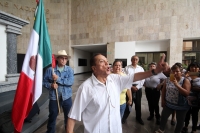 Miércoles 6 de septiembre de 2017. Tuxtla Gutiérrez. Militantes de organizaciones sociales firman y solicitan en la oficialí­a de partes del Congreso de Chiapas, el oficio de solicitud de desaparición del fuero en este estado del sureste de México.