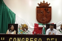 Jueves 4 de diciembre del 2014. Tuxtla Gutiérrez. Durante la sesión de este día.