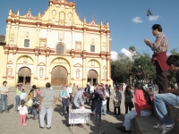 Miércoles 6 de abril. En la ciudad de San Cristóbal de las Casas se lleva a cabo una consulta ciudadana en apoyo a Marcha en Contra de la Violencia en México.