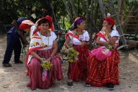 Viernes 14 de octubre del 2016. Tuxtla Gutiérrez. El colorido y alegría de las familias de la comunidad indígena zoque se presenta durante todas las festividades de esta cultura que se mantiene viva a pesar de los cambios que marcan las dinámicas sociales