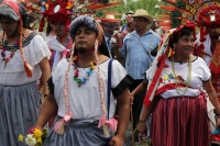 Viernes 14 de octubre del 2016. Tuxtla Gutiérrez. El colorido y alegría de las familias de la comunidad indígena zoque se presenta durante todas las festividades de esta cultura que se mantiene viva a pesar de los cambios que marcan las dinámicas sociales